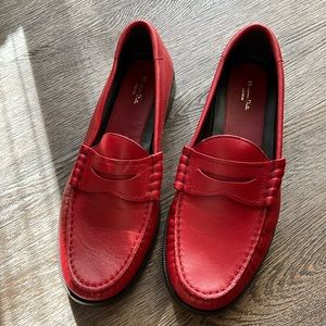 Red loafer from Massimo Dutti. New. Only tried it on at home never wear it out